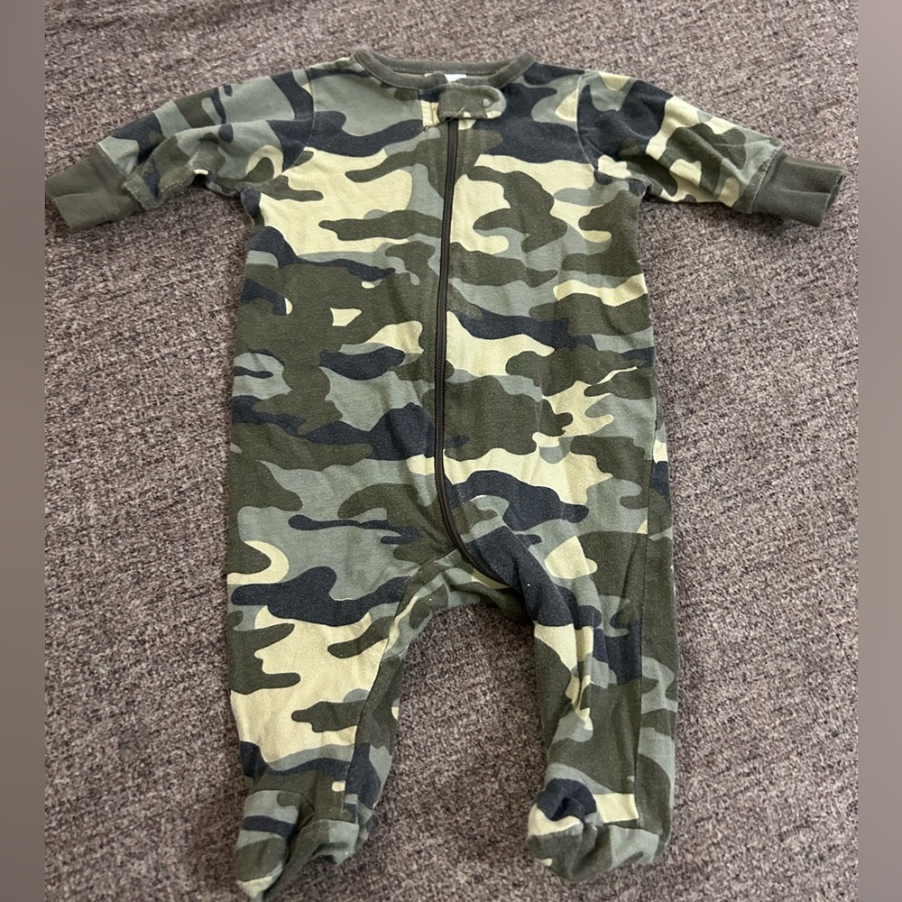 🌺 Gerber Green Camouflage Kids One Piece sleeper footie newborn